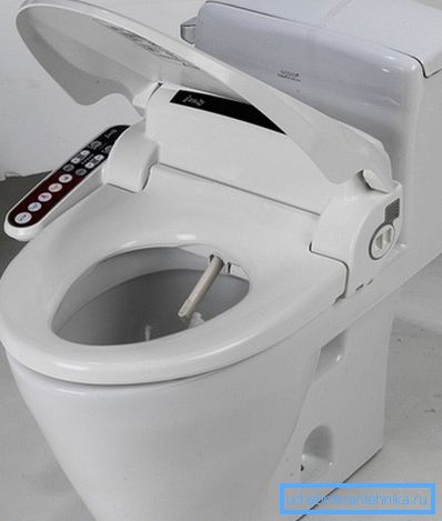 Automaattinen bidee-tyyny wc: ssä Automaattinen bidee-tyyny wc: ssä