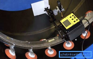Automaattiset laitteet suurikokoisten putkien hitsaukseen ja leikkaamiseen Automaattiset laitteet suurikokoisten putkien hitsaukseen ja leikkaamiseen
