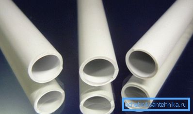 Valkoiset PVC-putket