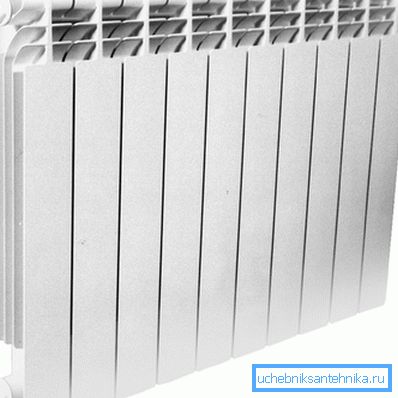 Bimetallilämpöpatteri 500 80: sta 80: een koostuu teräksestä ja ulkoisesta alumiinikuoresta Bimetallilämpöpatteri 500 80: sta 80: een koostuu teräksestä ja ulkoisesta alumiinikuoresta