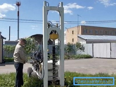 Useimmiten pientä syvyyttä käsittelevässä työssä käytetään ruuvia. Useimmiten pientä syvyyttä käsittelevässä työssä käytetään ruuvia.