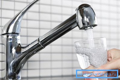 Riittävän määrän H2O: ta on annettava mukavien elinolosuhteiden luomiseksi. Riittävän määrän H2O: ta on annettava mukavien elinolosuhteiden luomiseksi.
