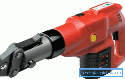 Sähköhydraulinen akkupuristin Sähköhydraulinen akkupuristin