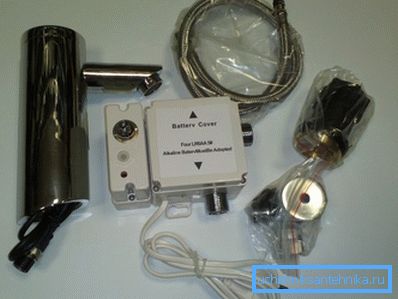 Elektroninen osa sijaitsee virtalähteen sisällä. Elektroninen osa sijaitsee virtalähteen sisällä.