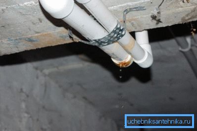 Jos putket virtaavat huoneiston ulkopuolella, ne on korjattava julkisilla palveluilla ilman lisäkustannuksia. Jos putket virtaavat huoneiston ulkopuolella, ne on korjattava julkisilla palveluilla ilman lisäkustannuksia.