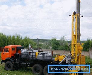Valokuvia porakoneesta auton KAMAZ perusteella Valokuvia porakoneesta auton KAMAZ perusteella