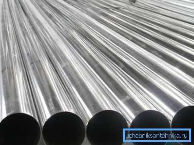 Valokuvat metalliputkista lämmitysjärjestelmiin Valokuvat metalliputkista lämmitysjärjestelmiin