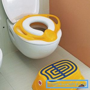 Kuva näyttää, miten wc: n lastenlevy on kiinnitetty. Kuva näyttää, miten wc: n lastenlevy on kiinnitetty.