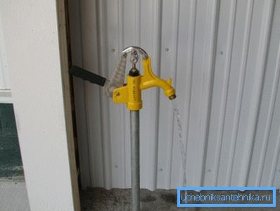 Hydrant sopii hyvin ympäröivään maisemaan Hydrant sopii hyvin ympäröivään maisemaan
