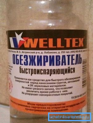 Akryylipinnoille on erityisiä formulaatioita.