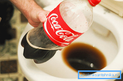 Käytä Coca Colaa WC: n puhdistamiseen. Käytä Coca Colaa WC: n puhdistamiseen.