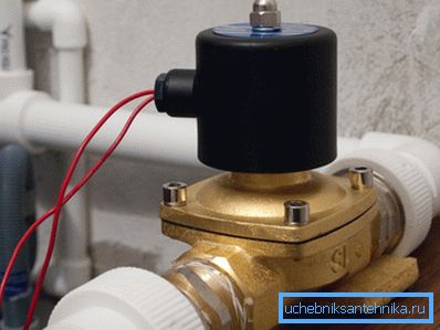 Lämmitysjärjestelmään liitetty tuote kauko-ohjausta tai automaattista ohjausta varten Lämmitysjärjestelmään liitetty tuote kauko-ohjausta tai automaattista ohjausta varten