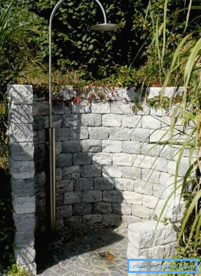 Stone - se on luotettava ja kaunis, mutta varsin kallista ja aikaa vievää. Stone - se on luotettava ja kaunis, mutta varsin kallista ja aikaa vievää.