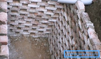 Bricklaying-tyhjennysaukko. Bricklaying-tyhjennysaukko.