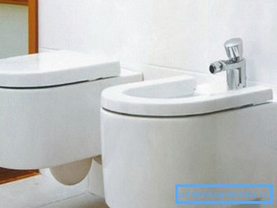 Sisustuksessa on bidee ja wc Sisustuksessa on bidee ja wc