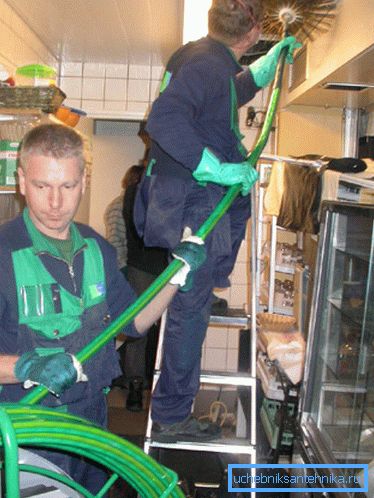 Amatöörikuva, ilmanvaihtokanavan puhdistus Amatöörikuva, ilmanvaihtokanavan puhdistus