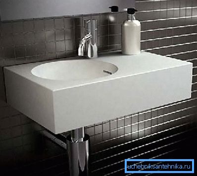 Pienikokoiset mallit soveltuvat asennettaviksi pieniin kylpyhuoneisiin ja WC: hen. Pienikokoiset mallit soveltuvat asennettaviksi pieniin kylpyhuoneisiin ja WC: hen.