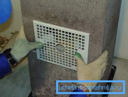Tuuletusritilän asennus on yksinkertainen asia. Tuuletusritilän asennus on yksinkertainen asia.