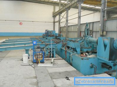 Kuvassa - seisoo hydraulista testausta varten.