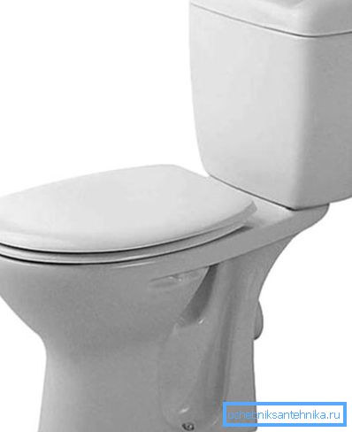 Kuvassa - wc, jossa on säiliön säiliö Kuvassa - wc, jossa on säiliön säiliö
