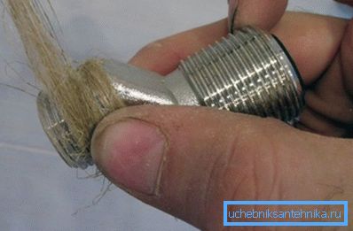 Kuvassa on epäkeskon kierteen tiiviste. Kuvassa on epäkeskon kierteen tiiviste.