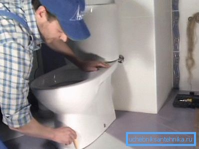 Lattialla tulisi olla wc-astian suunnittelupaikan mukainen kontuuri. Lattialla tulisi olla wc-astian suunnittelupaikan mukainen kontuuri.