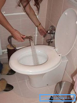Suutinta voidaan käyttää puhdistettaessa Suutinta voidaan käyttää puhdistettaessa