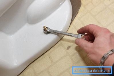 Pultteja ei tarvitse kiristää liikaa Pultteja ei tarvitse kiristää liikaa
