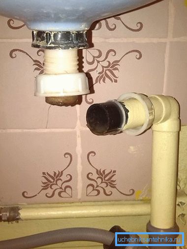 Älä jätä tyhjennysaukkoa auki, jätevedet voivat olla myrkyllisiä. Älä jätä tyhjennysaukkoa auki, jätevedet voivat olla myrkyllisiä.