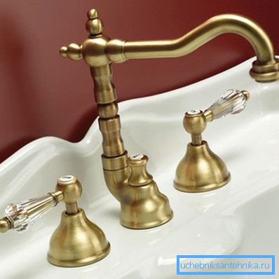 Et tiedä, mitkä kylpyhuoneen hanat ovat luotettavimpia, katso messinkien malleja http://sreda-obitaniya.ru/picture/goods/g5771p10871l.jpg