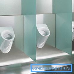 Jatkuva viemäröinti oli yleistä yleisissä wc-tiloissa, mutta nykyään tätä vaihtoehtoa käytetään vähemmän.