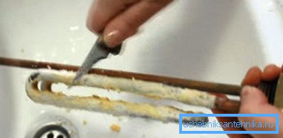 Lämmittimen puhdistus veitsellä Lämmittimen puhdistus veitsellä