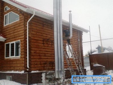 Yksi vaihtoehdoista keskitetyn ilmanvaihtokanavan asentamiseen Yksi vaihtoehdoista keskitetyn ilmanvaihtokanavan asentamiseen