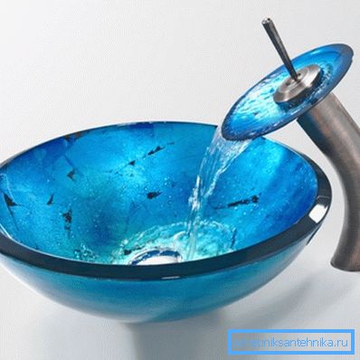 Tällaisten tuotteiden alkuperäinen muotoilu on joskus hämmästyttävää ja sen ansiosta muotoilu voi tulla huoneen pääelementiksi.