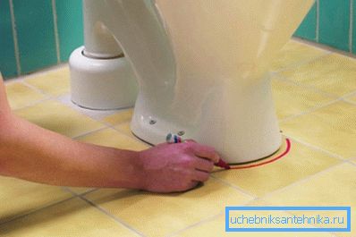 Pohjan ympärillä oleva laatta on poistettava. Pohjan ympärillä oleva laatta on poistettava.