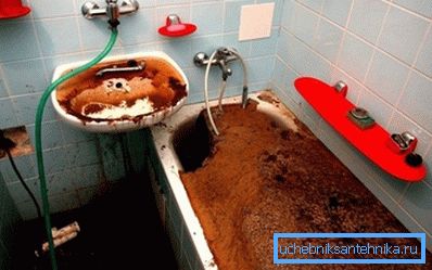 Asuinrakennuksen ensimmäisen kerroksen tukkeutumisen seuraukset.