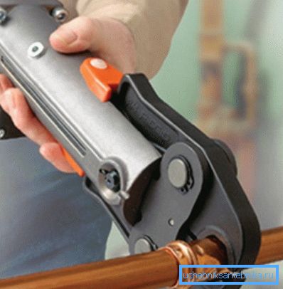 Puristintangot vääristävät hieman metallia Puristintangot vääristävät hieman metallia