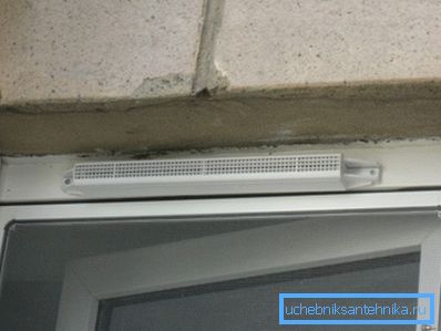 Tuloventtiili asennettavaksi ikkunakehykseen Tuloventtiili asennettavaksi ikkunakehykseen