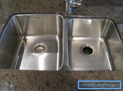 Sink integroitu kiveen. Sink integroitu kiveen.