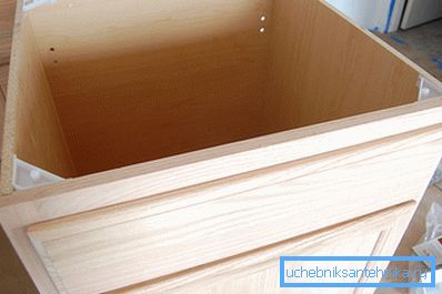 Harkitse, miten voit koota pöydän pesualtaan alle kylpyhuoneeseen omin käsin. Harkitse, miten voit koota pöydän pesualtaan alle kylpyhuoneeseen omin käsin.