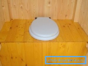 Kotitekoinen puinen wc-astia Kotitekoinen puinen wc-astia