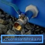 Palloventtiili säiliössä. Palloventtiili säiliössä.