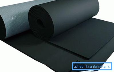 Synteettistä kumia myydään tällaisissa rullissa Synteettistä kumia myydään tällaisissa rullissa