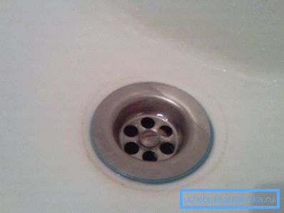 Tyhjennä reikä pesuallas. Tyhjennä reikä pesuallas.