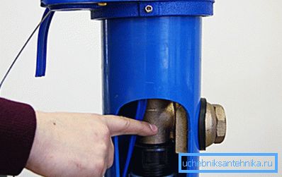 Kahden komponentin liittäminen kaivoon (leikattu) Kahden komponentin liittäminen kaivoon (leikattu)