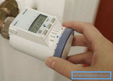 Moderni alumiinisäteilijä 350 mm ja muu koko voidaan varustaa kätevällä elektronisella ohjausyksiköllä Moderni alumiinisäteilijä 350 mm ja muu koko voidaan varustaa kätevällä elektronisella ohjausyksiköllä