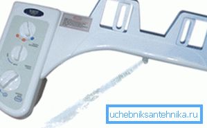 Erikoisjärjestelmä, joka on asennettu kannen alle ja toteuttaa bideen toiminnot Erikoisjärjestelmä, joka on asennettu kannen alle ja toteuttaa bideen toiminnot