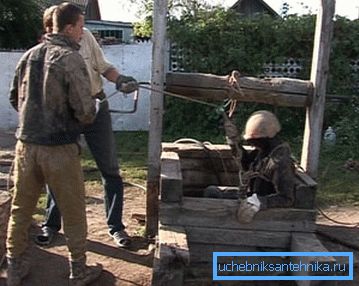 Laskeutuva henkilö työskentelemään. Laskeutuva henkilö työskentelemään.