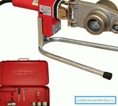 Standardipistooli polypropeeniputkien hitsaukseen suuttimilla Standardipistooli polypropeeniputkien hitsaukseen suuttimilla