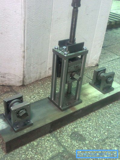 Sänky edustaa kiinteää kanavan osaa. Sänky edustaa kiinteää kanavan osaa.